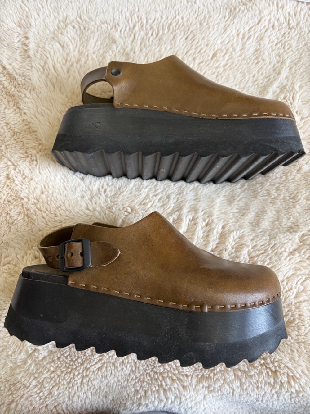 Bryr clogs tegan chonk in moss size 37